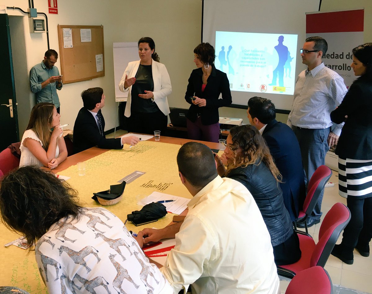 SocDesarrollo's tweet photo. Una decena de empresas como @adecco_es, @elcorteingles, @Sinpromi o @hecansa, entre otras, participan en el panel https://t.co/MOSK99mglo