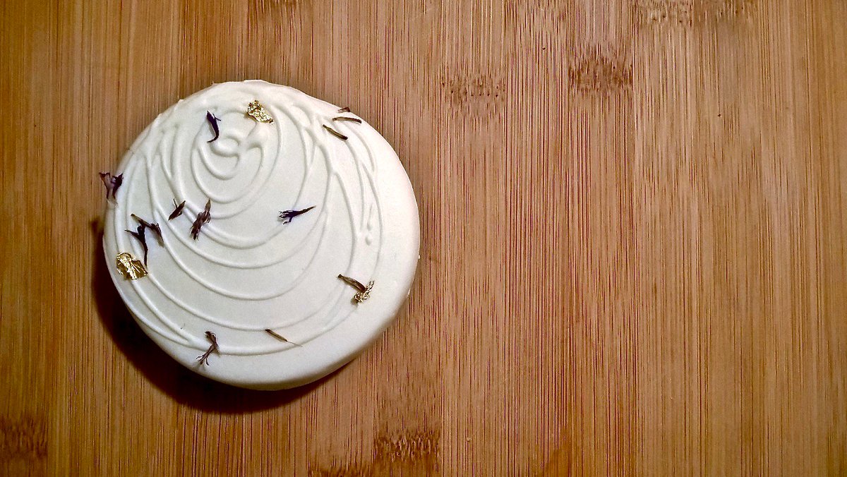 Mandarin and blackcurrant #cheesecake. At Acide, #Paris <a href="/JONATHANBLOT/">JONATHAN BLOT</a> #frenchpastry <a href="/LesBatignolles/">Les Batignolles</a> <a href="/mesbatignolles/">Mes Batignolles</a>