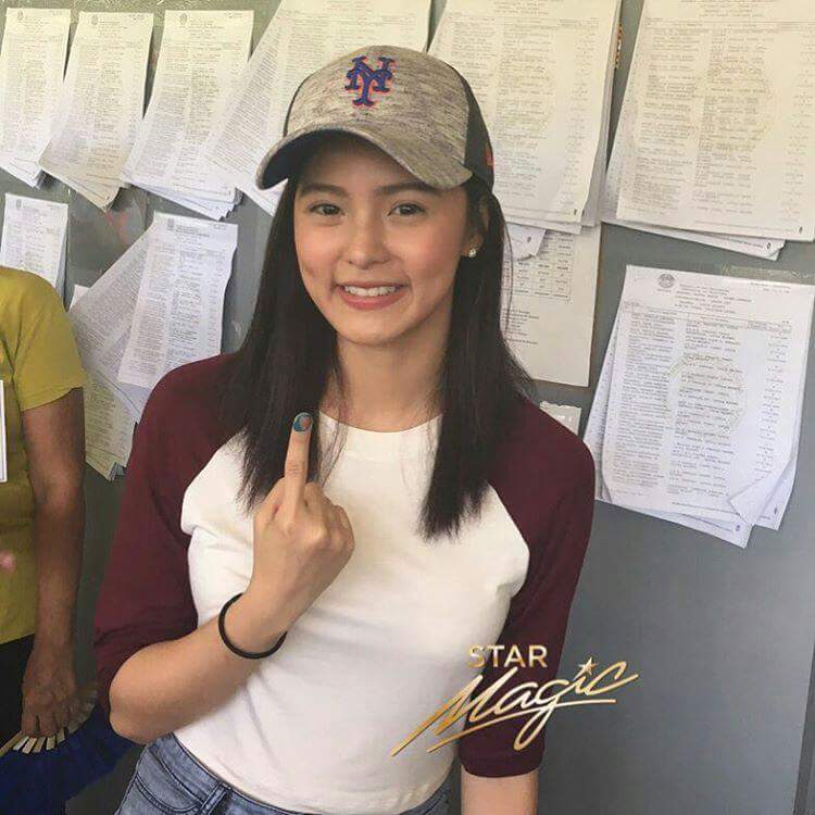 kimchiufanatics's tweet photo. Simpleng babae lang! Pero...... ba't ang ganda mo pa din Kim Chiu ??! 😍😍
#IpanaloAngPamilyangPilipino #Halalan2016 https://t.co/AyHqNPi39F