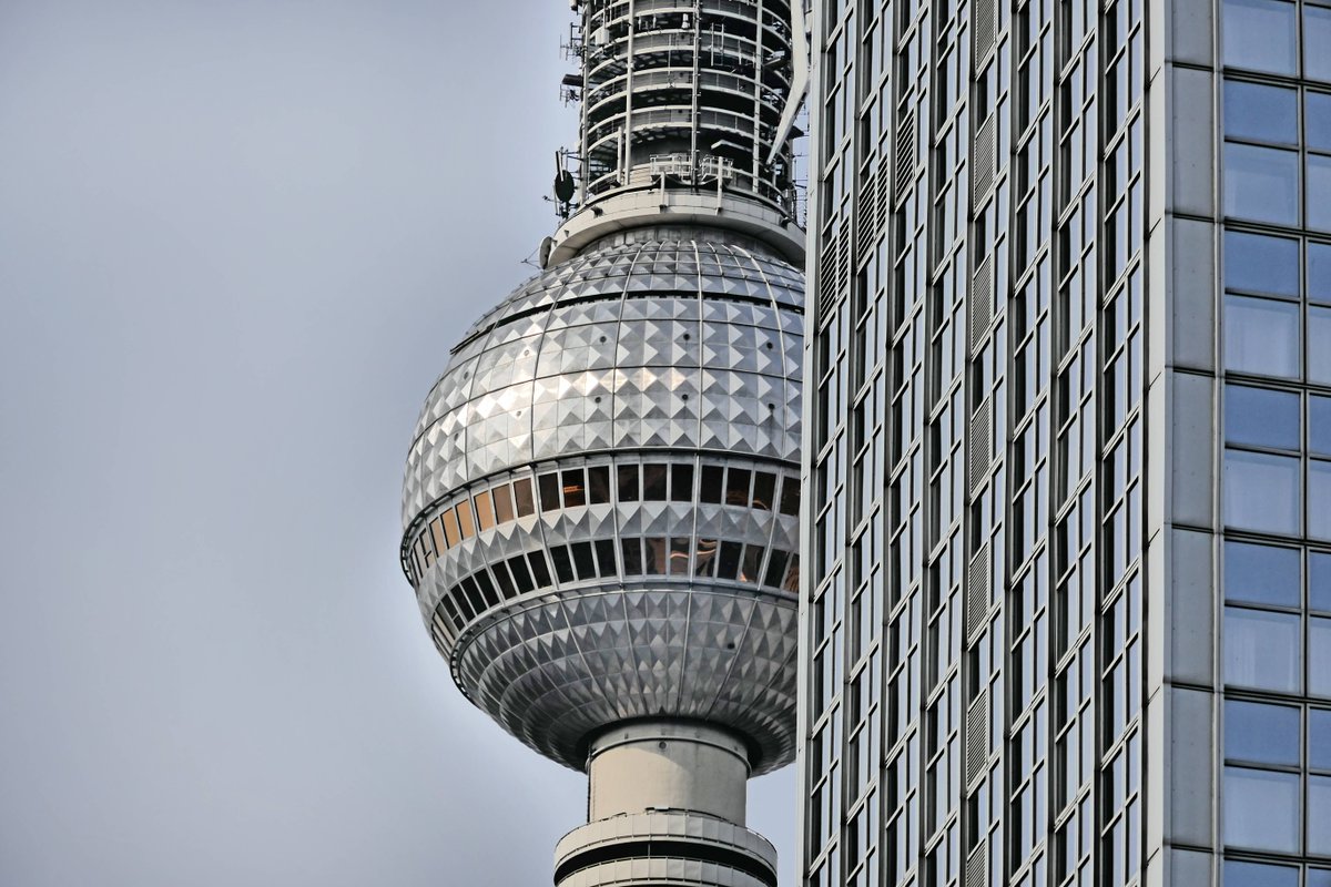 berlinerzeitung's tweet photo. Den #Fernsehturm kann man bald in #Hongkong bewundern: https://t.co/dMsEB8G6Yc #berlincalling #alexanderplatz https://t.co/wDpAt8PGQL