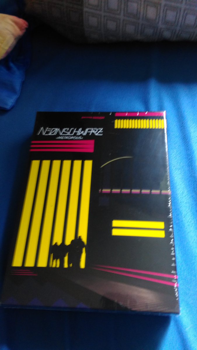 killah_hasi's tweet photo. Yeah!!! XD #neonschwarz #metropolis #captaingips #audiolith #box #mademyday https://t.co/7P1iHghgih