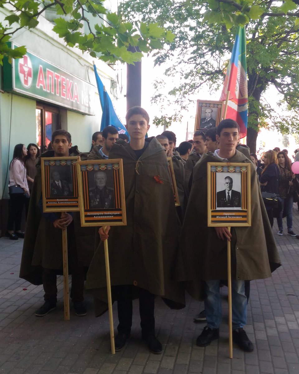 Бессмертный полк  шествует по главным улицам Махачкалы.
#9мая #ДеньПобеды #ДГУ #КДМДГУ #АСО #АСОДагестан