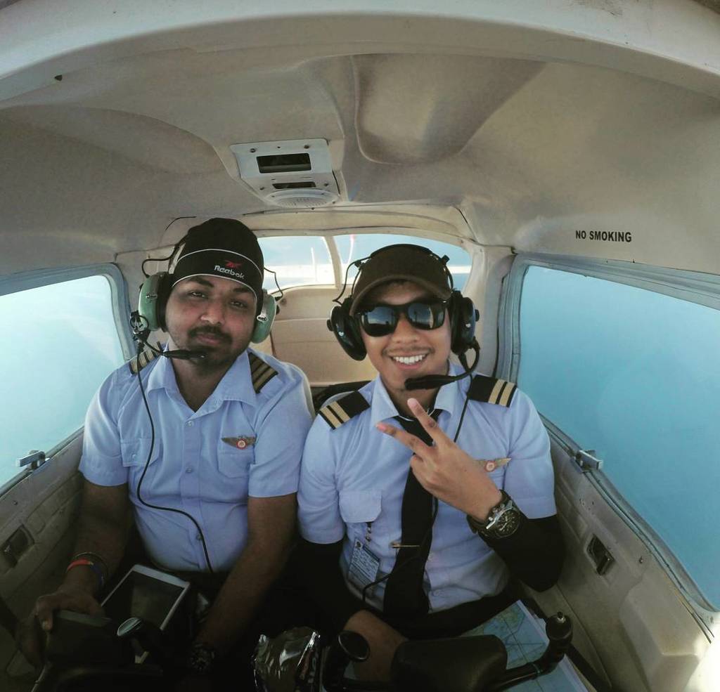 DeltaBravo33's tweet image. Instagram : by biyanaqsha - It's 5 hours flight, so... let us take a selfie😎✈
.
.
.
.
.
#studentpilotlife #studentp…