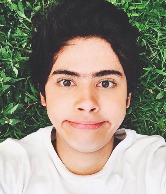 renetaetaa's tweet photo. Senyum lebar,sampe melotot gt😂😄😜 @alysyarief https://t.co/jQlL9shSvi