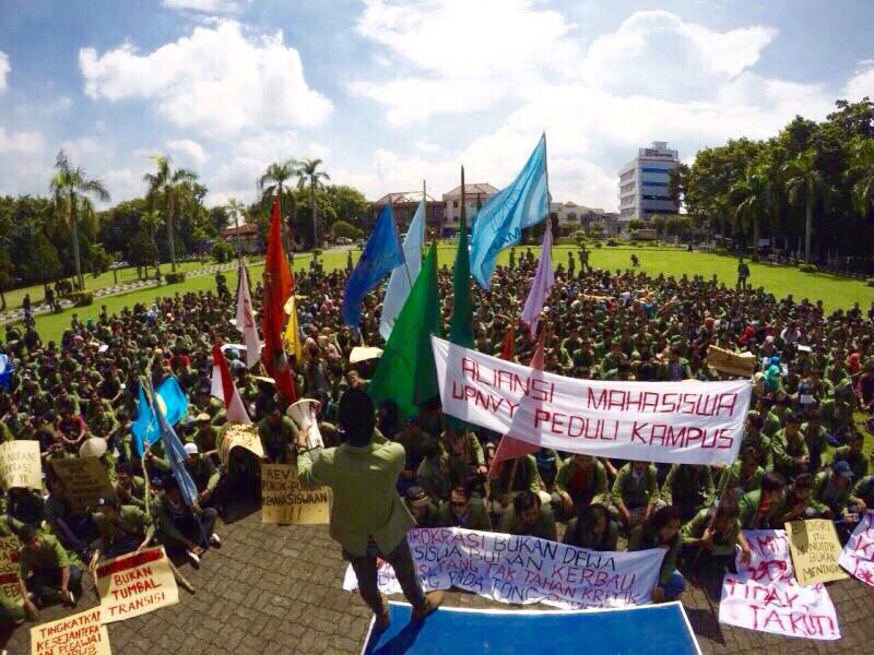 KOMIKUPN's tweet photo. Terimakasih kawan-kawan UPN V YK, telah turut andil dalam aksi 9 Mei 2016. Smg tuntutan kita direspon positif https://t.co/1vpjTPwGoC