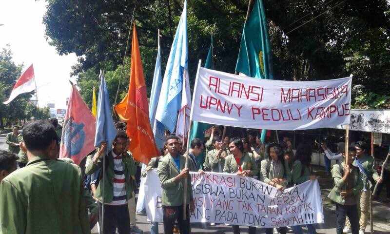 KOMIKUPN's tweet photo. Terimakasih kawan-kawan UPN V YK, telah turut andil dalam aksi 9 Mei 2016. Smg tuntutan kita direspon positif https://t.co/1vpjTPwGoC
