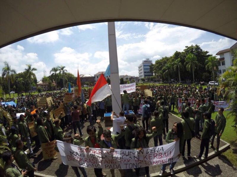 KOMIKUPN's tweet photo. Terimakasih kawan-kawan UPN V YK, telah turut andil dalam aksi 9 Mei 2016. Smg tuntutan kita direspon positif https://t.co/1vpjTPwGoC