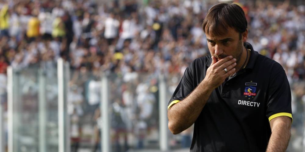 AS_ColoColo's tweet photo. La primera obligación de Sierra: dar de baja a dos extranjeros. https://t.co/BhM8j0emGh https://t.co/04MFB7LdM3