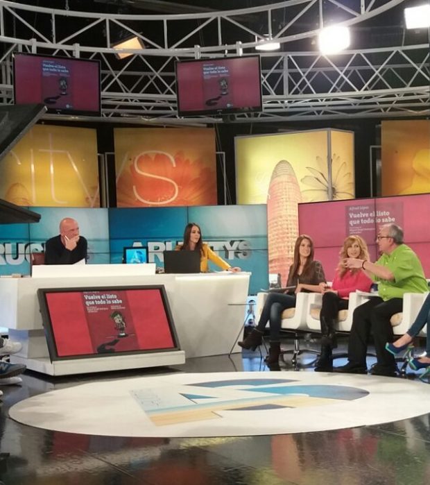 yelqtls's tweet photo. Me han entrevistado #RevistaPronto @Arucitys_8Tv @divendrestv3
A ver si me llaman @El_Hormiguero y @LateMotivCero 😁😉 https://t.co/bwQjjYbicG