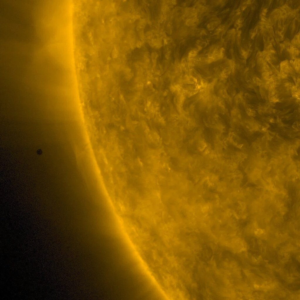 basq0x's tweet image. Wow!!  #SolarDynamicsObservatory hace seen  #Mercury.  Amazing!!!