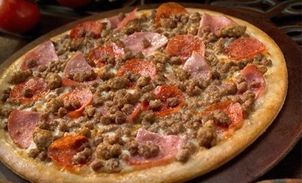 LMG_Int's tweet photo. #FOTD On average, Americans eat 18 acres of pizza everyday. #LMG #LighthouseMediaGroup #Pizza #USA #Food #Facts https://t.co/P2THG5c8cC