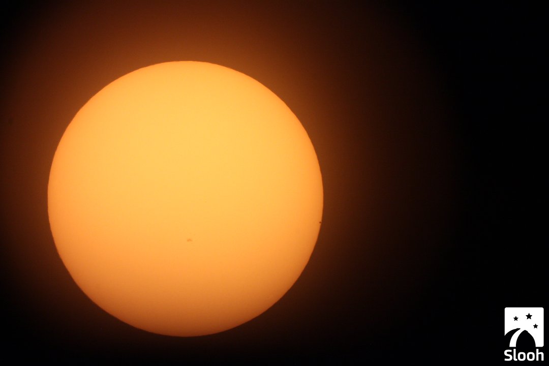 Slooh's tweet image. Hello Mercury! Observatoire du Pic des Fees telescope feed. @Slooh oo.gl/nnzXFE