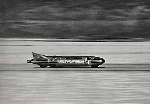 Big5HD's tweet photo. #HarleyHistory 1970: On the Bonneville salt flats near Wendover, Utah, racer Cal Rayborn breaks the world record https://t.co/o3gnhhtR6P