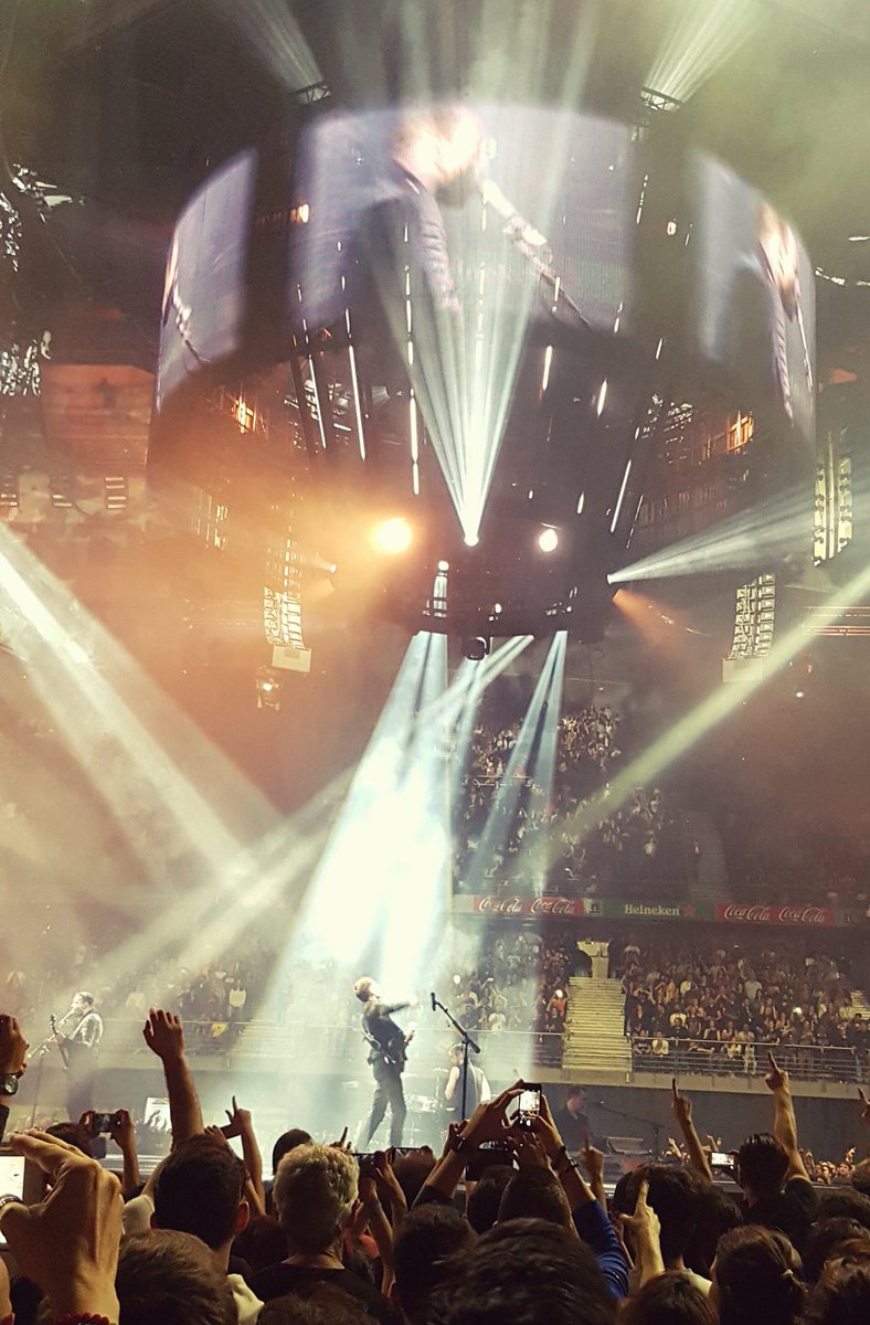 OscarCondes's tweet photo. Una foto del concierto de Muse a ver si os gusta, aunque ya no concurse ;-) #MuseFIB https://t.co/KIR6yjFuRd