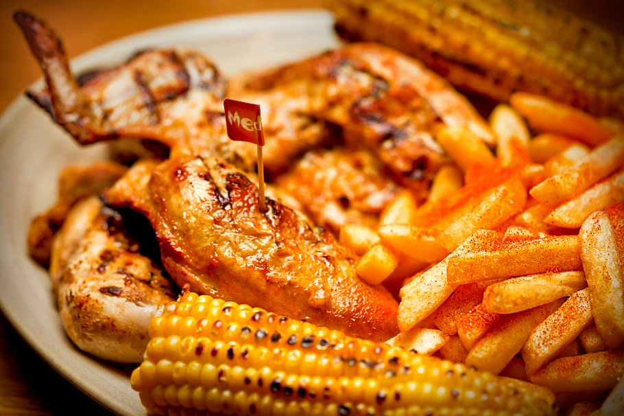 whiteroseleeds's tweet photo. Yummmm @NandosUK #MidweekDelights  #ChickenTime https://t.co/ulUrJ60AJn
