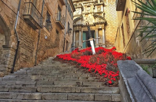 VisitCostaBrava's tweet image. Beautiful Girona, even more during the Flower Festival! Have you ever been? #InCostaBrava bit.ly/1fPmHMY