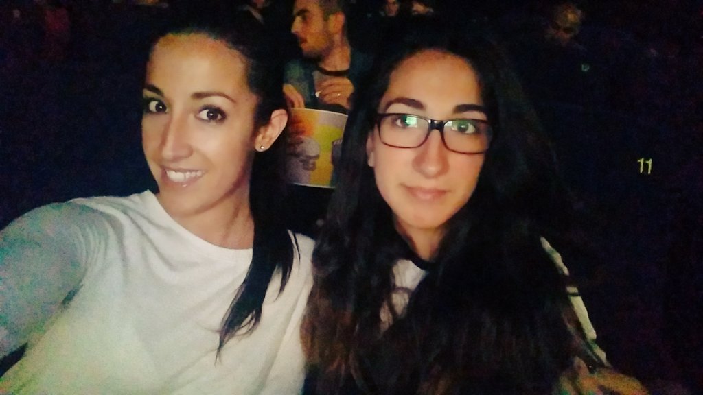 mapralu's tweet image. Las hermanas se van de cine @amanduchy3 #ElLibroDeLaSelva