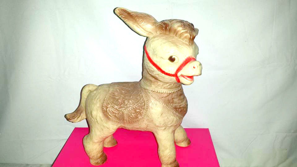 JunkYardBlonde's tweet photo. https://t.co/m8Tk9aQh2r #sunrubber #donkeysqueaktoy #vintagetoys #squeaktoys #edwardmobley #burrosqueaktoys #1960s https://t.co/NktaguoXXW