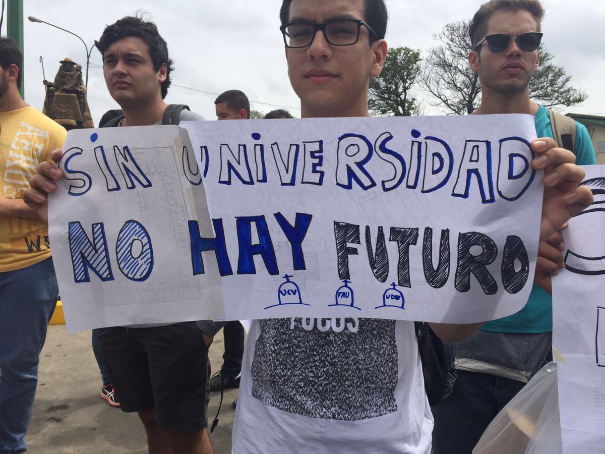 TVVnoticias's tweet photo. #9M Estudiantes de la #UCV #LARA Protesta por inseguridad en esa casa de estudio. https://t.co/Dee8AtYUg3