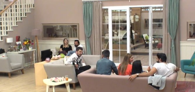 lespassantsss's tweet photo. adnan nur'a kol atmaya çalışırken... neden durmadan semih'e kötülediğini anlamış bulunuyoruz #kısmetseolur https://t.co/FsR7t1nrgR