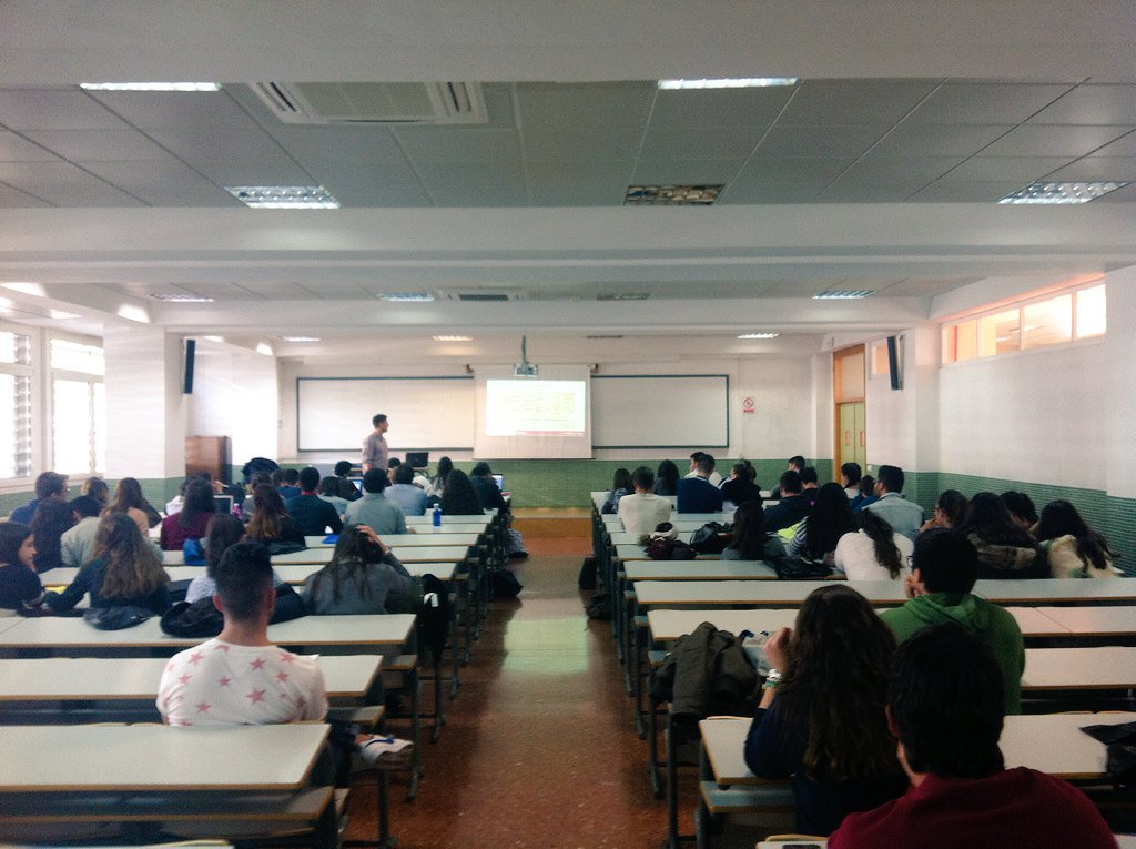 #ItsAllAbout #AnaliticaYConversiones con <a href="/jdaban/">Javier Dabán</a> y <a href="/MasterMOSM/">Master MOSM</a> interesante sesión