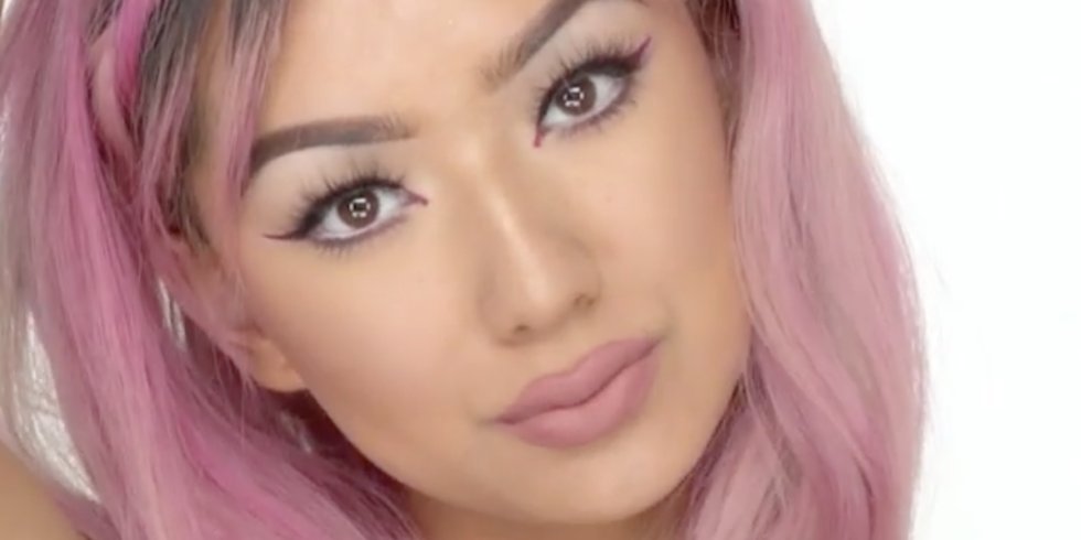seventeen's tweet photo. Watch this girl do her entire face of makeup using only @KylieJenner lip kits https://t.co/Wge7HO1YQE https://t.co/O0lmj5lpAj
