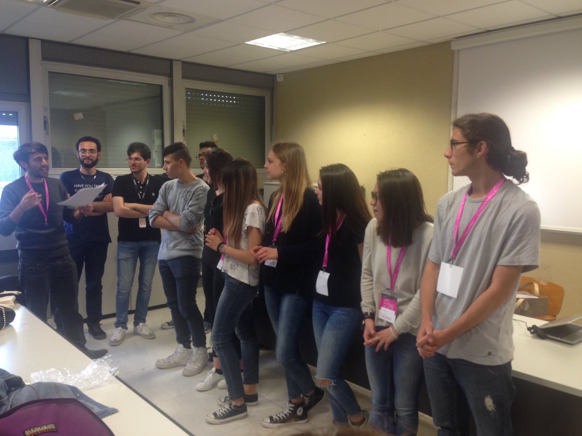 Ana_fmd's tweet photo. ITES Olivetti #Lecce vincitore #pinkhackathon #nuvolarosa 2016! Brave! @fmdigitale @microsoftitalia @MirtaMichilli https://t.co/QYrPj0EHje