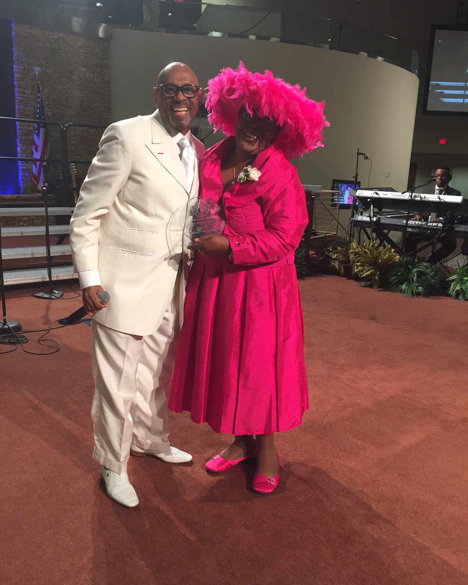 CHANGINGAGENATL's tweet image. State representative Sharon Beasley-Teague presenting @BishopPMorton with the Torch Bearer Award. Way to go Bishop!