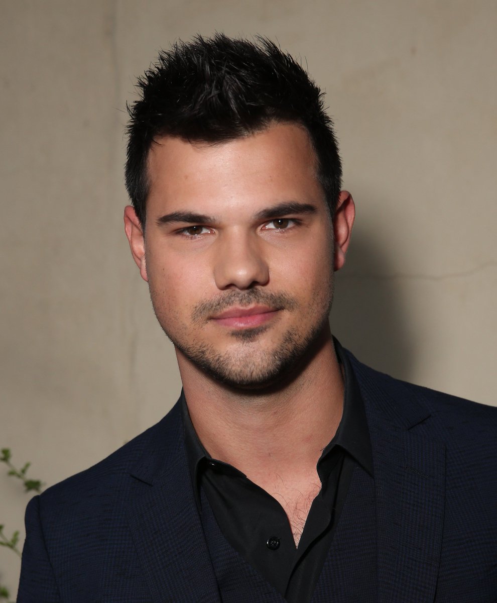 taylor lautner mania 2 on twitter more pics of taylor lautner at