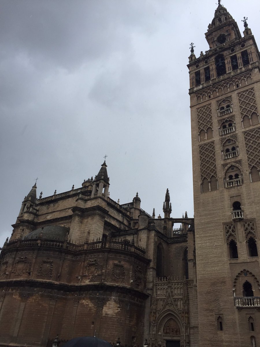 LeahMMartin's tweet photo. It's still beautiful in the rain! #CEASM16  #Sevilla https://t.co/uOmoFYityc