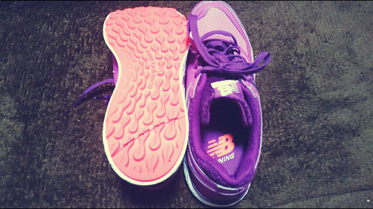 Yuachi_1202's tweet photo. New Shoes 👟✨
靴全体が紫で靴底が蛍光のオレンジ～。
ママさんありがとね｡😘
明日早速履いて行こーっと！！！ https://t.co/DKnhqdEFTS