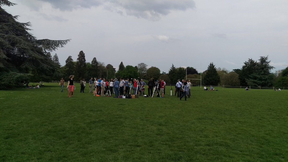 StargazingOxfd's tweet photo. We didn't make it to @OxfordSBS as it was cloudy but we've been lucky in the University Parks. Here until 3pm! https://t.co/929hCMyrlf