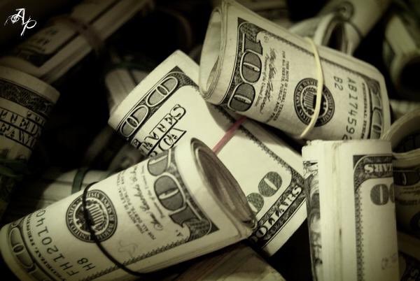 DailyBracket's tweet photo. Do something today to EARN FREE💰that your future self will thank you for👉https://t.co/qWFWDUUUKd👈#mondaymotivation https://t.co/NPfHZQ3f35