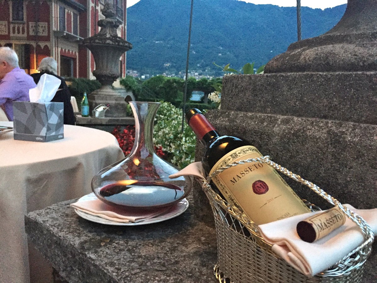 firstlimo's tweet image. Maybe some romantic next weekend?
 Our comfortable Limousines will bring you to the most beautiful Villa D'Este
