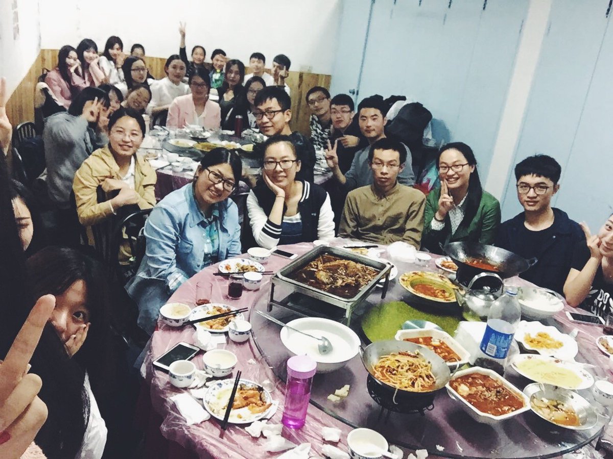 4Real___'s tweet photo. It's so happy to get together with my classmates~ Guess where i am~ https://t.co/ds5g08xD5Y
