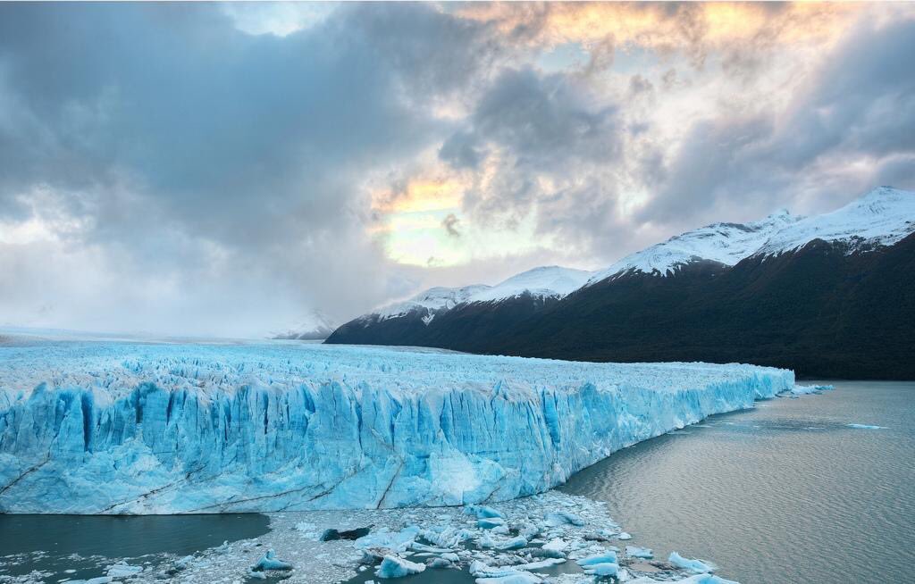 AwesomeEarthPix's tweet photo. Deep into the Patagonia Glacier, Argentina | Photography by ©TreyRatcliff https://t.co/lQMM165ZGi