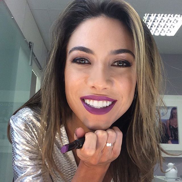 sitedaband's tweet image. Evangélica, filha de Silvio Santos diz que "homossexualismo não é normal" e gera revolta bit.ly/1TOsLLc