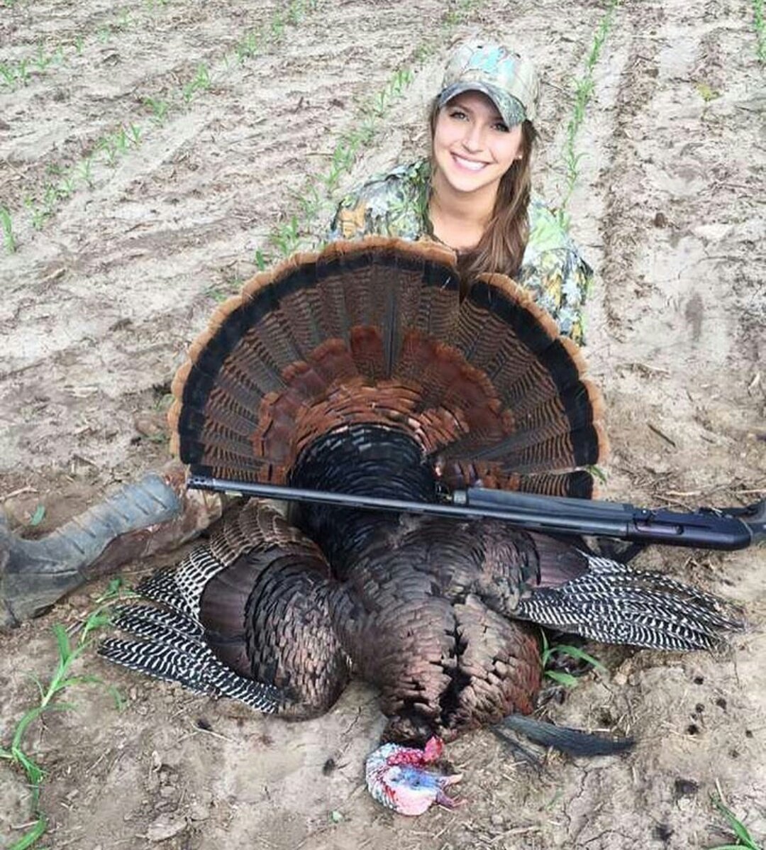 HuntressView's tweet photo. Team member @Cara_Holla27 got a great tom in MO! He weighed 23lbs, has 1 1/2 in spurs, and 11in and 8 in beards! https://t.co/bbcHBolRPV