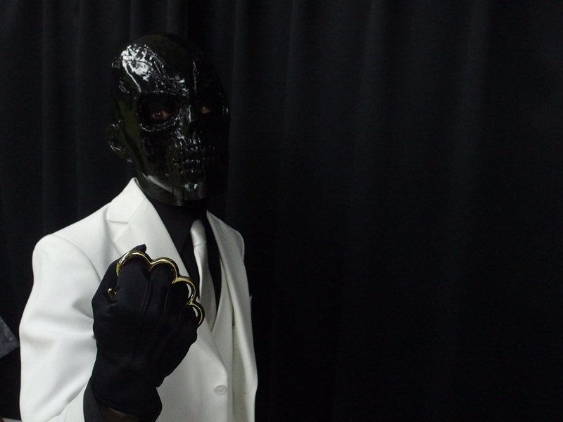 BulletBTrigger's tweet photo. アメコミ関連でもはや相棒とかしているブラックマスクさん。最後は恒例のノワールにぶっ飛ばされています。#BCACM https://t.co/eMr3ZSW901