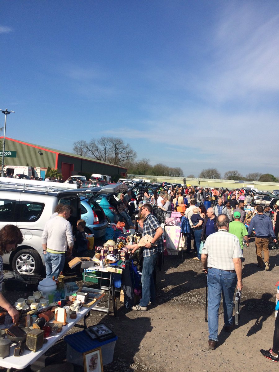 HoylesPromotion's tweet photo. Well it was a warm &amp; busy Sunday #Clitheroe #Collectors #Carbootsale even brought out #Afrojunkman to have a rummage https://t.co/CeXP0EvIax