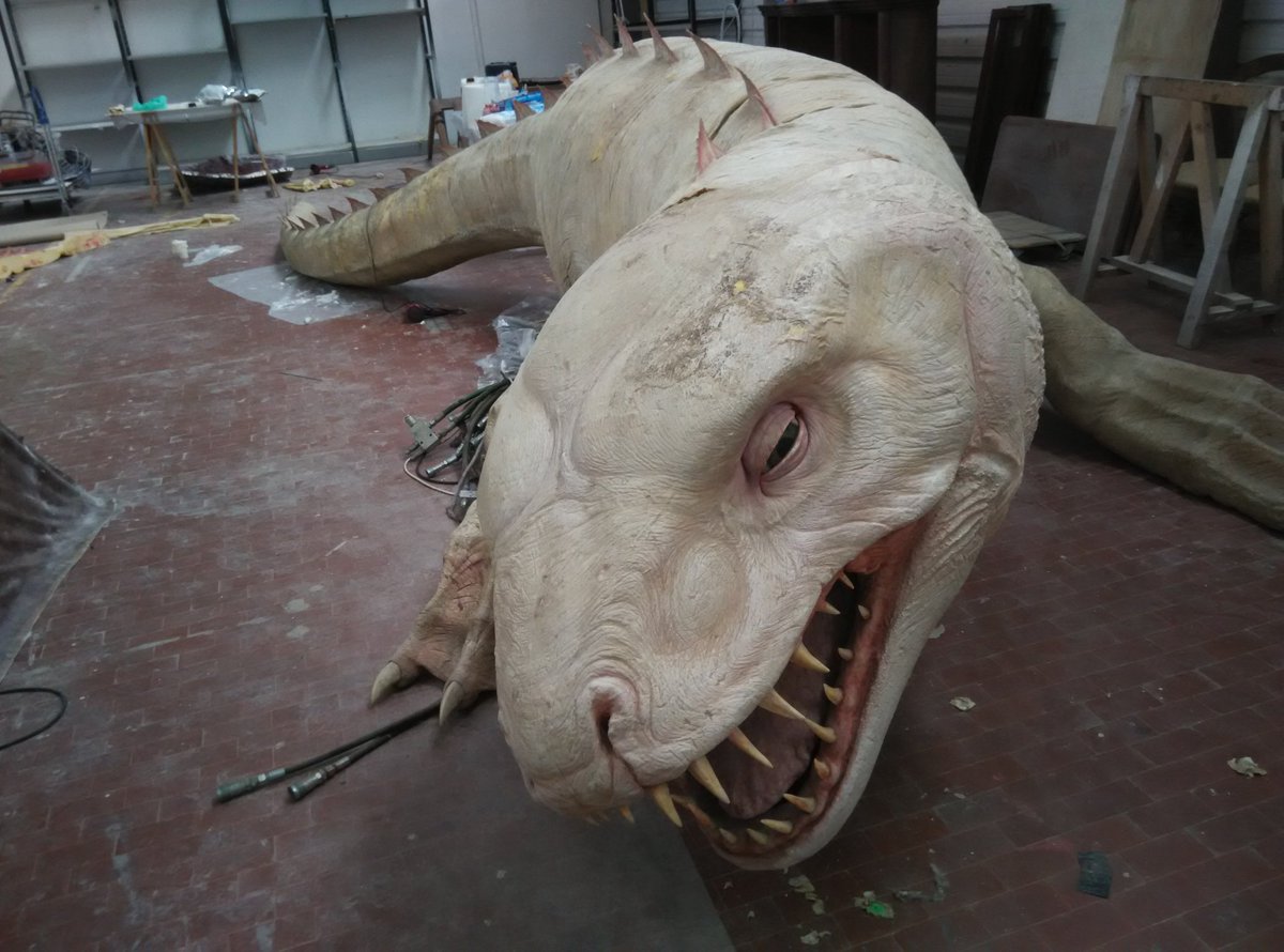 MPiacq's tweet photo. The #dragon of #TaleOfTales is quite impressive! #Italian special #FX at its best by award winning #Makinarium team https://t.co/6q25iliIuM