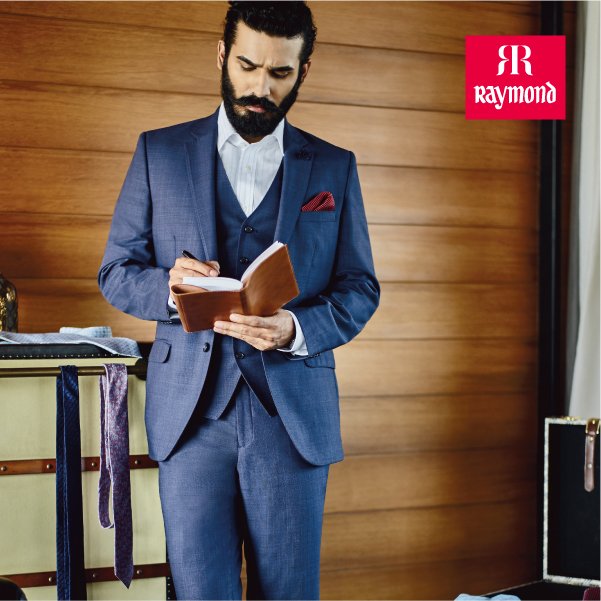 TheRaymond_RLL's tweet photo. A true gentleman prepares himself to cast a spell. #ReadyToWear #Linen #SS16 https://t.co/MqEvDCLOQW