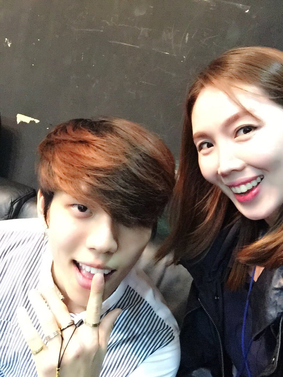 솔로앨범을 멋지게낸 우리 우현이!든든한 지원군인 성규도있고 응원하러 와준 동우 성열이도 있고..스캐줄 있어서 못온맴버들도 축하 메세지를 전하고~행복하고 멋있는 우현이다#남우현 #김성규 #장동우 #울림 #김희선