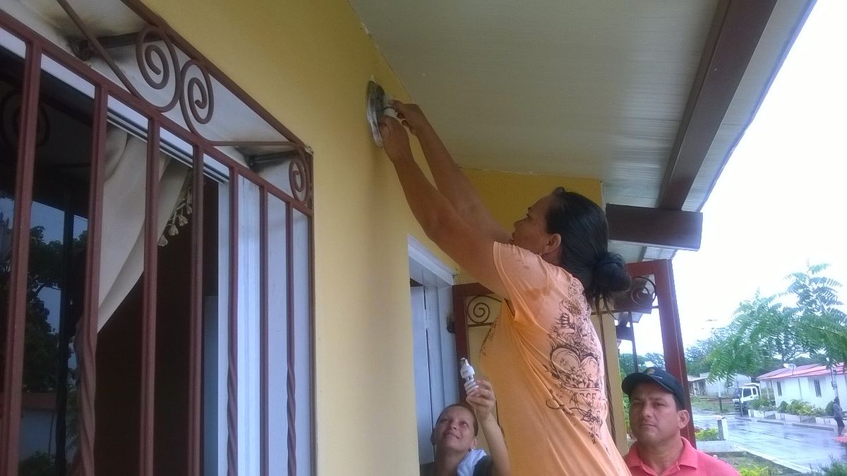 alcaldiaguanare's tweet photo. La Alcaldía Bolivariana de Guanare a través de CORPOELEC inicia el plan de sustitución de bombillos casa a casa. https://t.co/uFKZMXGXqN