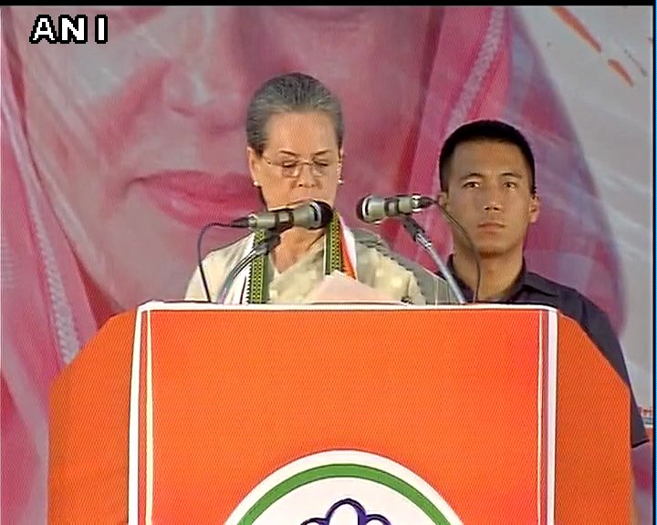 Congress President Smt.Sonia Gandhi addressing an election rally in Thiruvananthapuram, Kerala