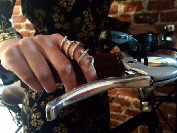 VogueSpain's tweet photo. ¿Recuerdas cuándo te regalaron tu primera bici? @blancasuarezweb, sí. Aunque quiere otra... https://t.co/C2clPP2rOm https://t.co/XMtvqp4SYG