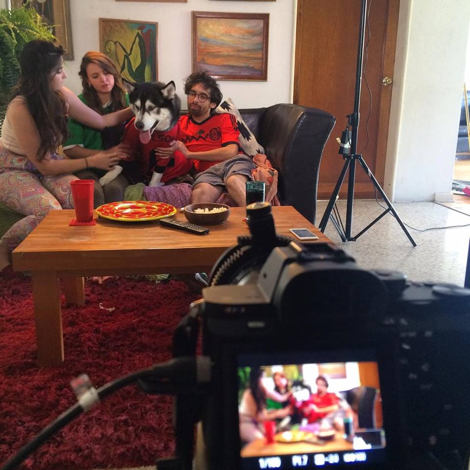 -> ¡CAMARA, ACCIÓN! 🎬🎥
¡Grabación del comercial de Pets in the sky, pronto al aire!