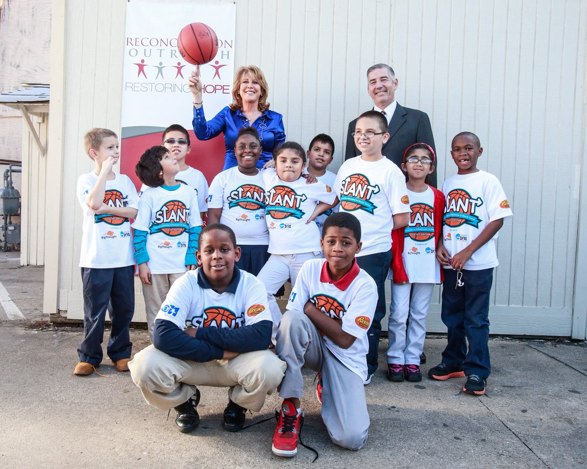 TonyFayPR's tweet photo. “Nancy does so much for so many,”@DeionSanders. Vote @NancyLieberman: https://t.co/L88xH065yz #AllStarsGiv_Lieberman https://t.co/pPFVIJZ0ji
