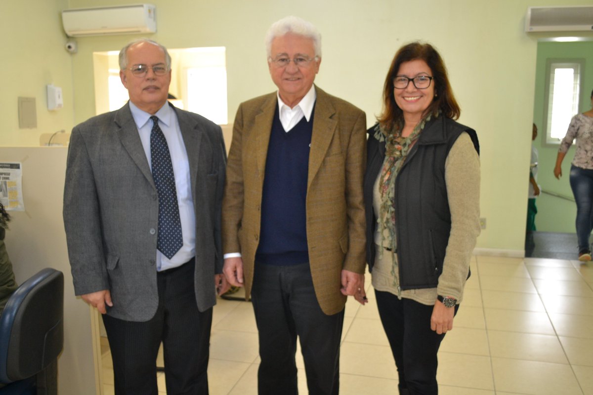 ForcaVerdeRS's tweet photo. Visita a Agência do SINE em POA. Na foto com o Pres. do Senalba-RS, Antônio Johann e com a coord. do SINE, Eliane. https://t.co/GoCBGbNEcT