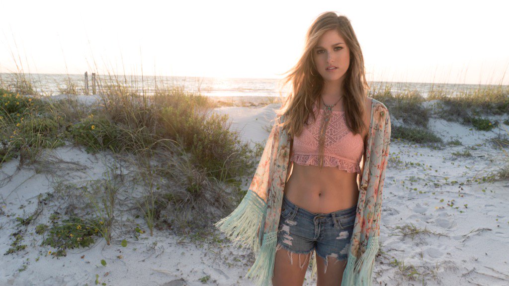 Cassadee Pope >> EP "Summer" - Página 2 CiBf0m8WUAUYBBa